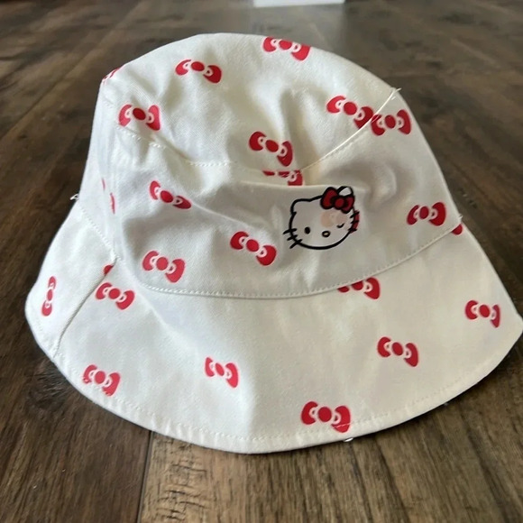 NWT SHEIN + Hello Kitty Sanrio Off White Red Bucket Hat Adult Size Bows - Picture 5 of 8